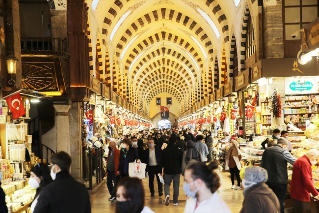 Ramazan öncesi İstanbul'da alışveriş yoğunluğu yaşanıyor